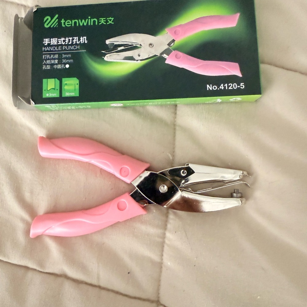 Tenwin Pink Handle Punch - Picture 1 of 3